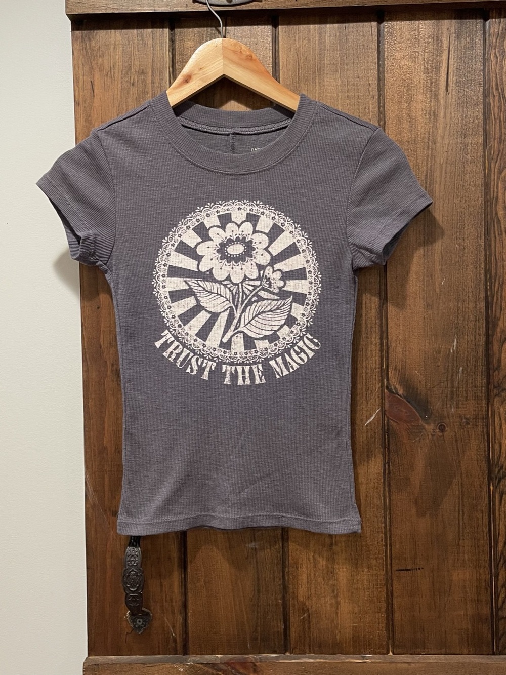 Natural Life Trust The Magic Flower Gray Rib Knit Babydoll Fit Tee XS Boho Artsy